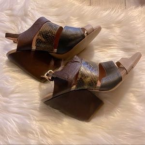 Bacio 6 Brown Leather Chunky Heels Size 8M